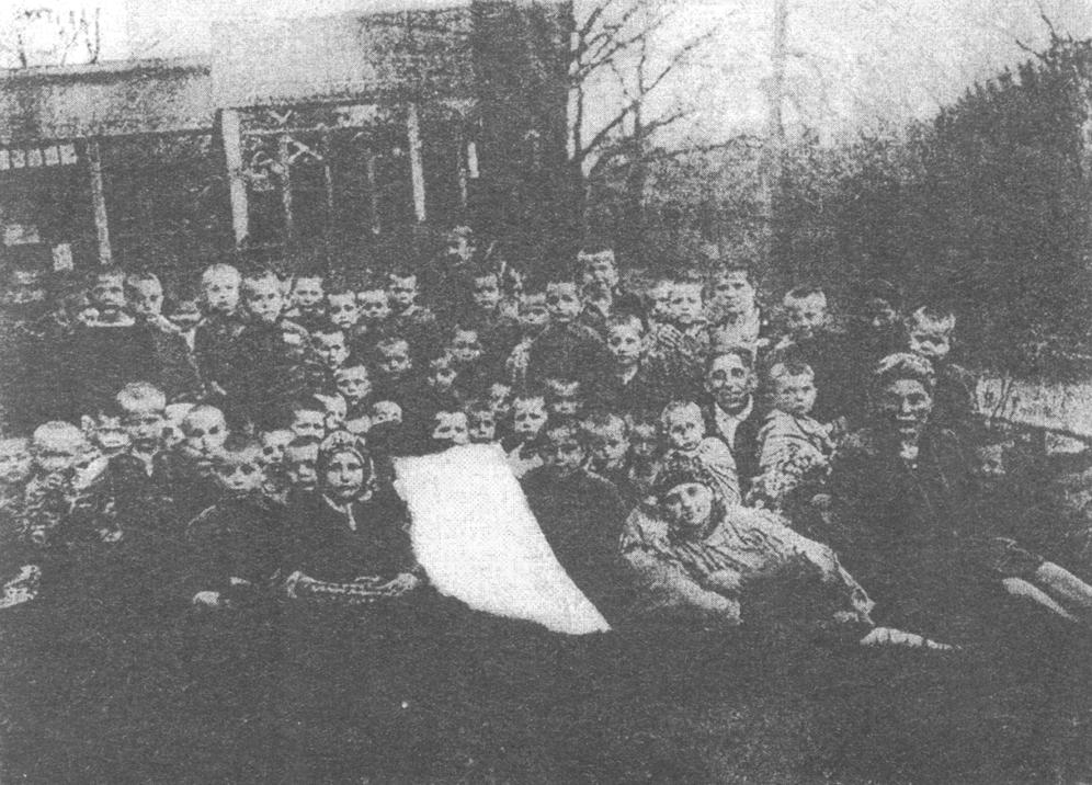 1944.jpg (34107 bytes)